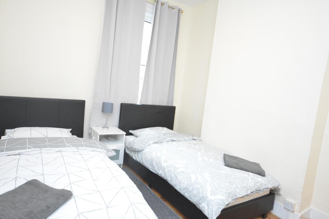 Case de vacanță Cheerful 4 Bedroom House In Greater *