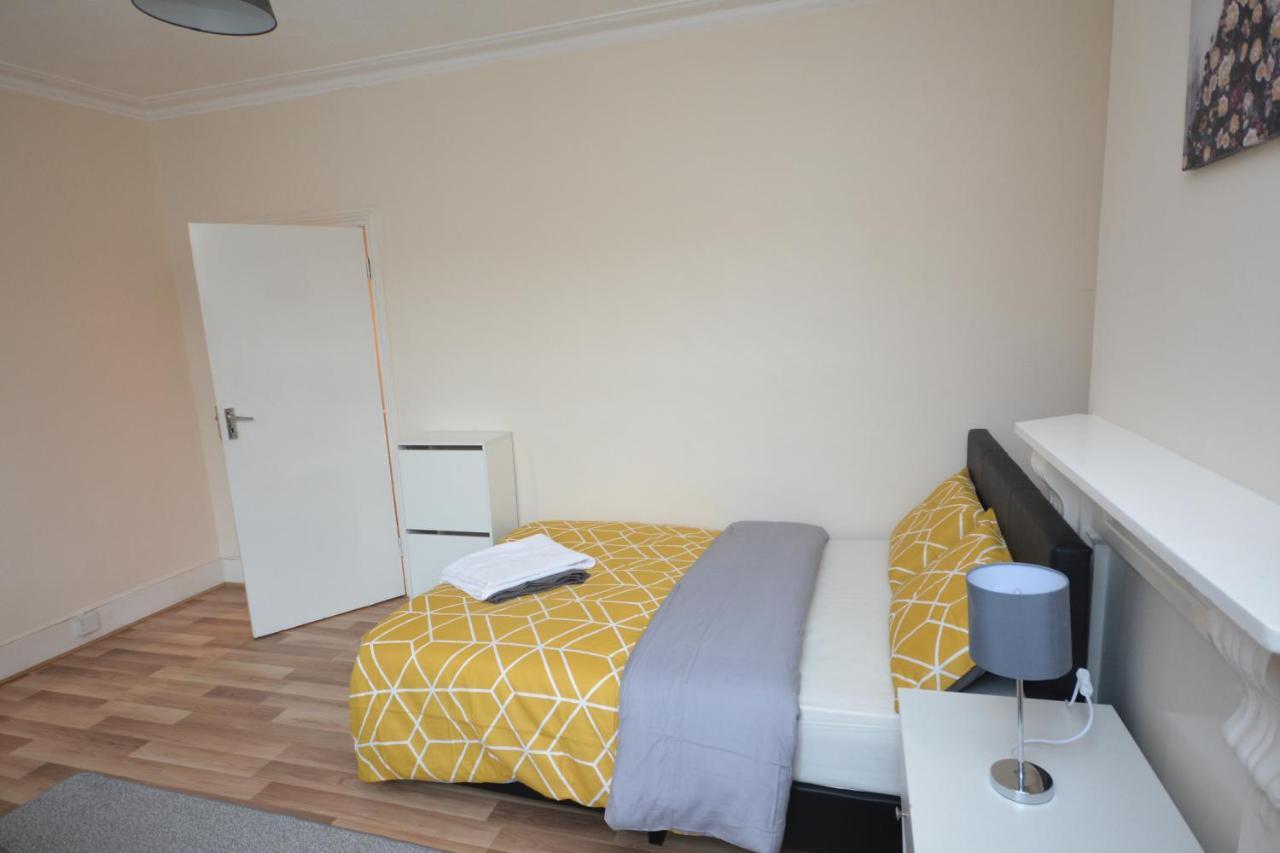 Case de vacanță Cheerful 4 Bedroom House In Greater Londra