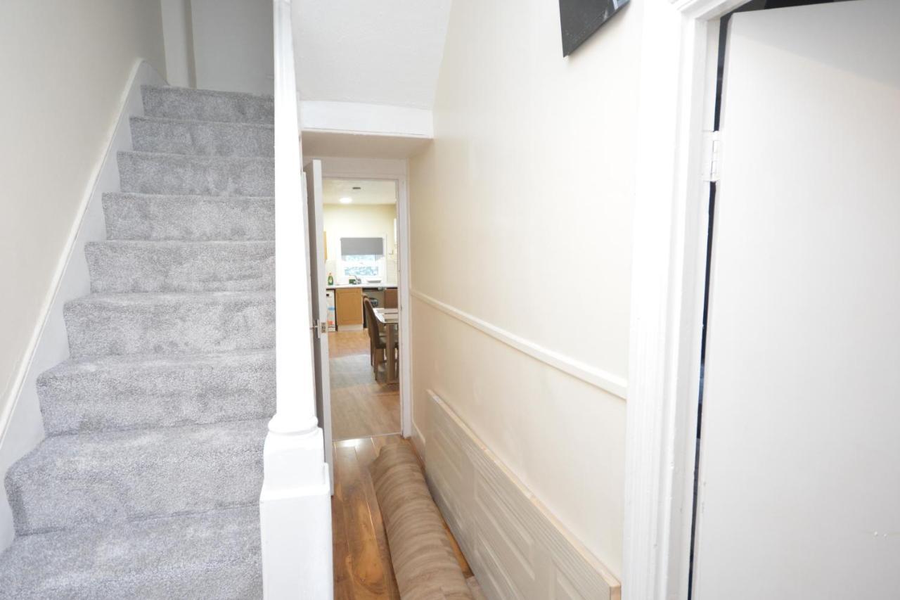 Case de vacanță Cheerful 4 Bedroom House In Greater *